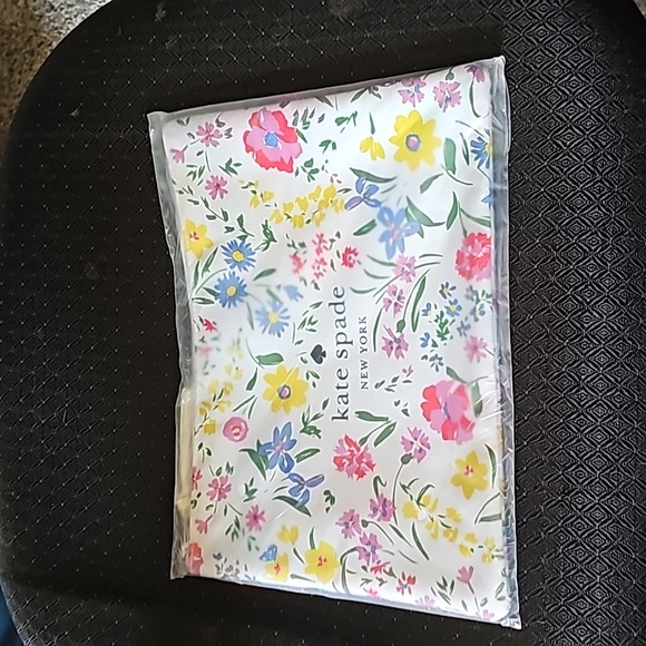 Kate Spade NWTS large pouch makeup bag - Picture 4 of 5
